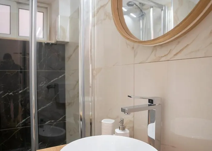 Little Gem - Cozy In Center